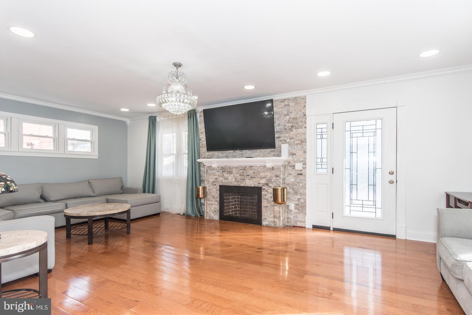 FOX CHASE - Residential