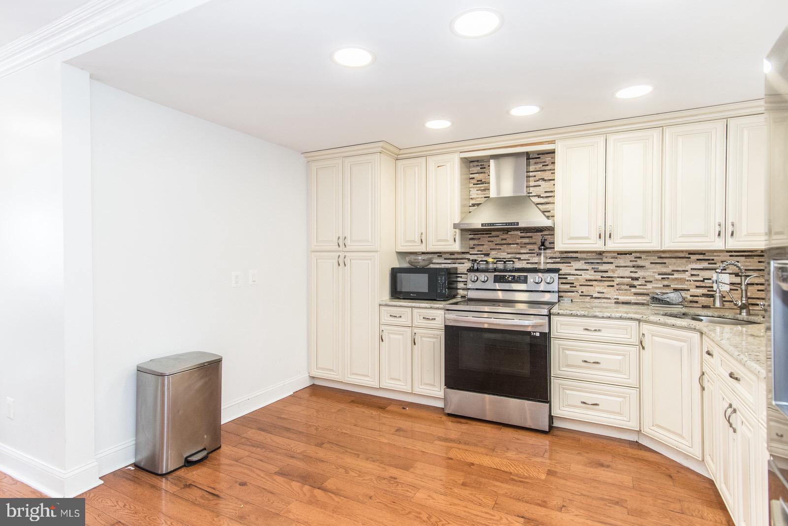 FOX CHASE - Residential