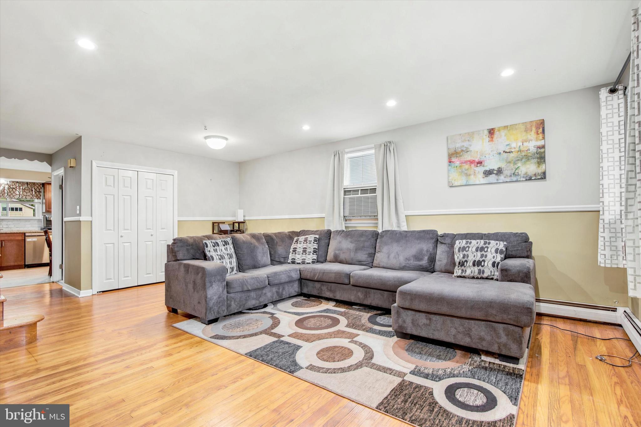 NORRISTOWN - Residential