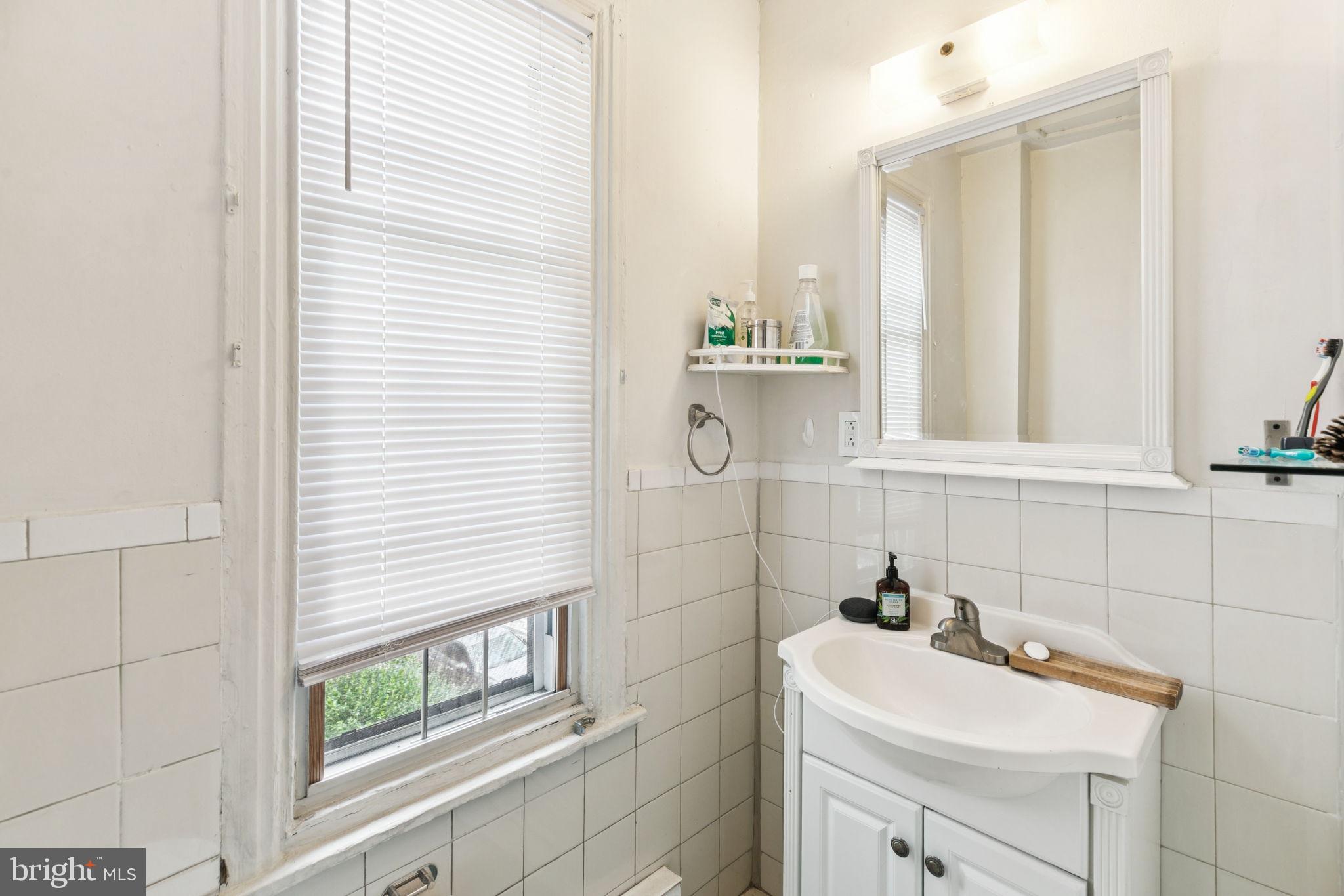 POWELTON VILLAGE - Commercial Sale
