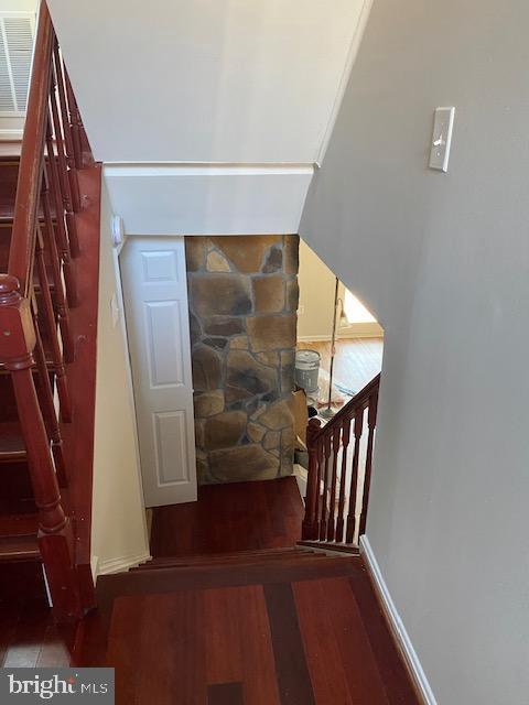 LOUESTA KNOLL - Residential Lease