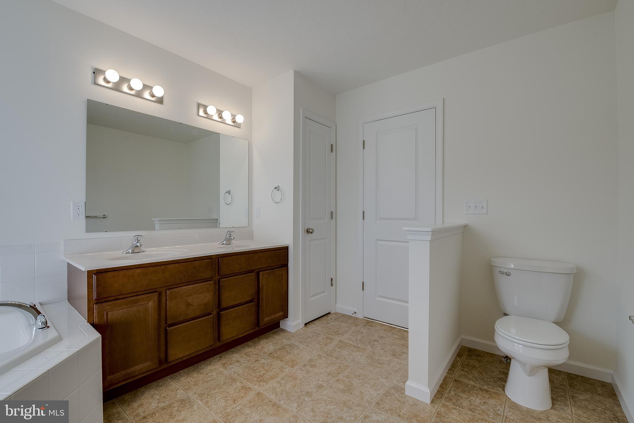 KINGS COURT AT BROWNSTONE - Residential