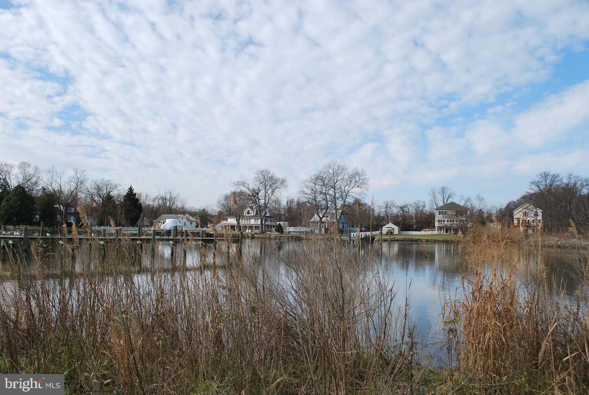 MIDDLE RIVER - Land