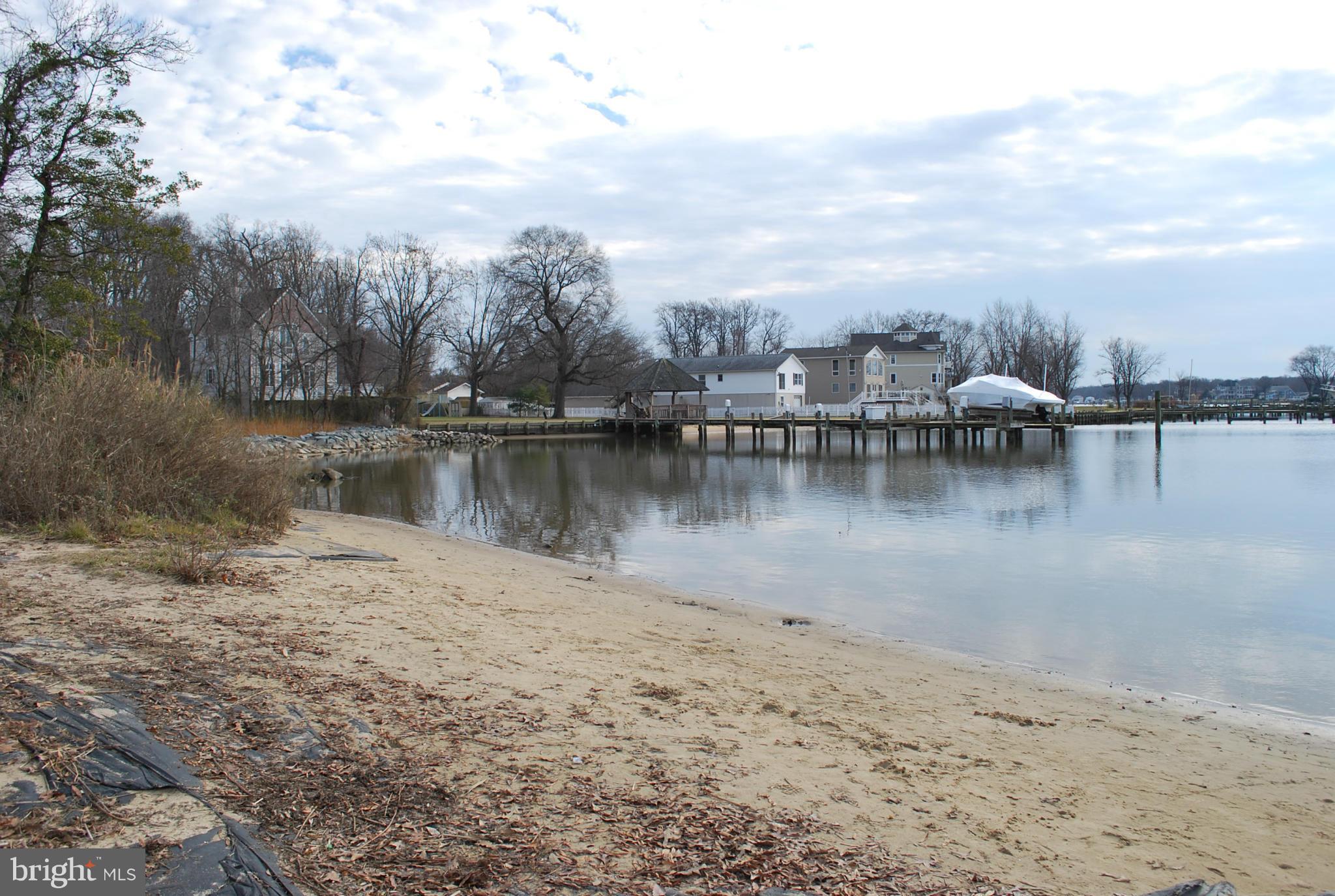 MIDDLE RIVER - Land