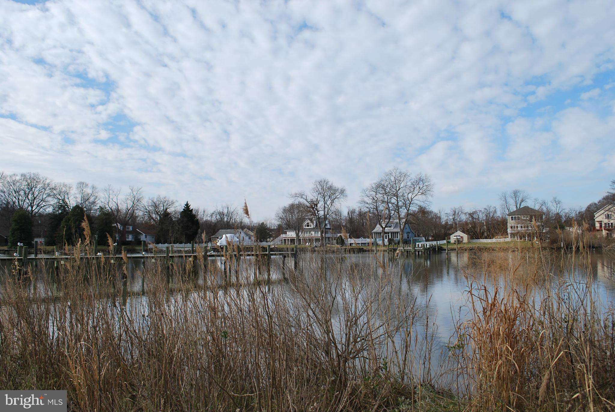 MIDDLE RIVER - Land