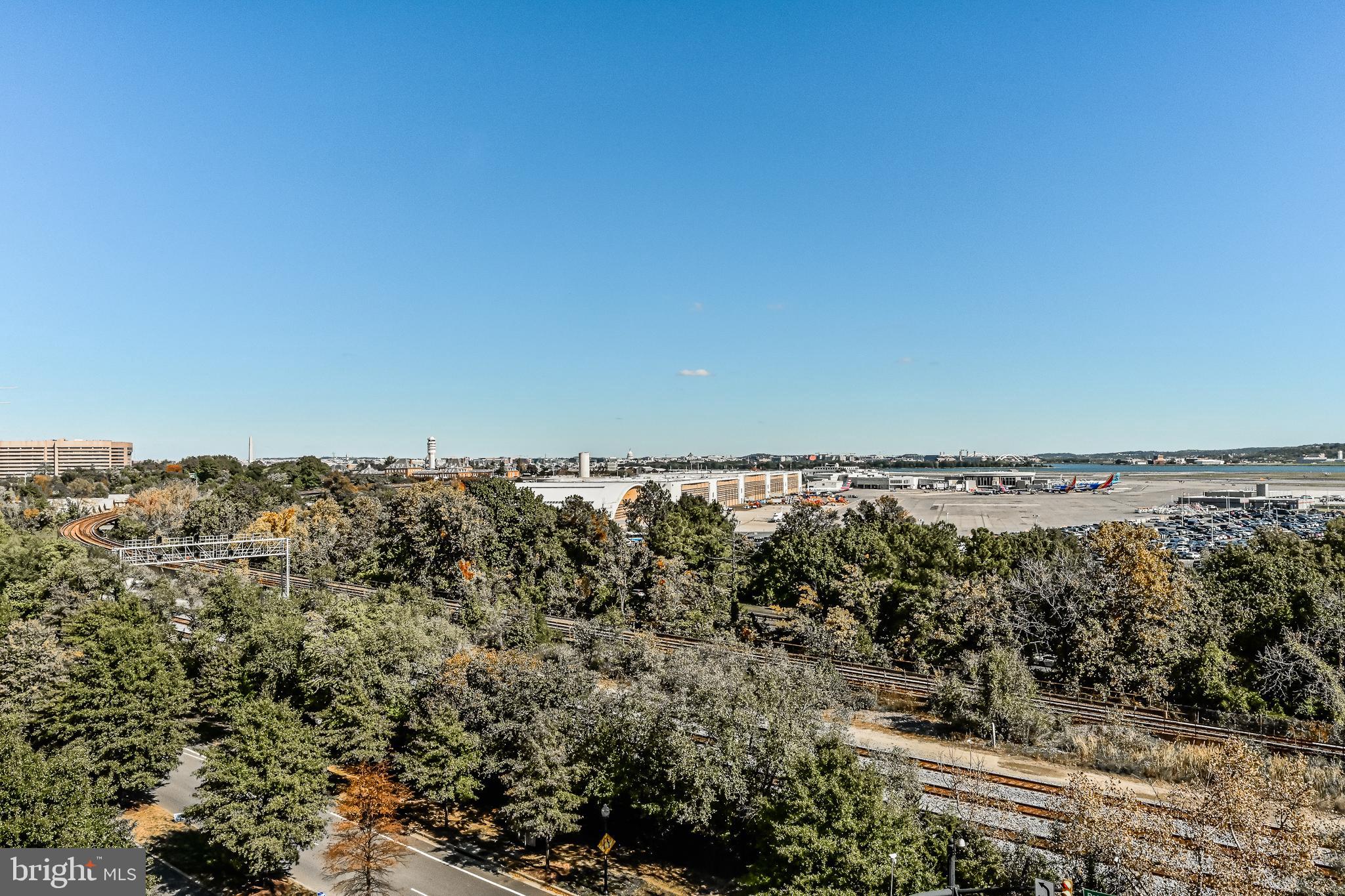 ECLIPSE ON CENTER PARK - Residential