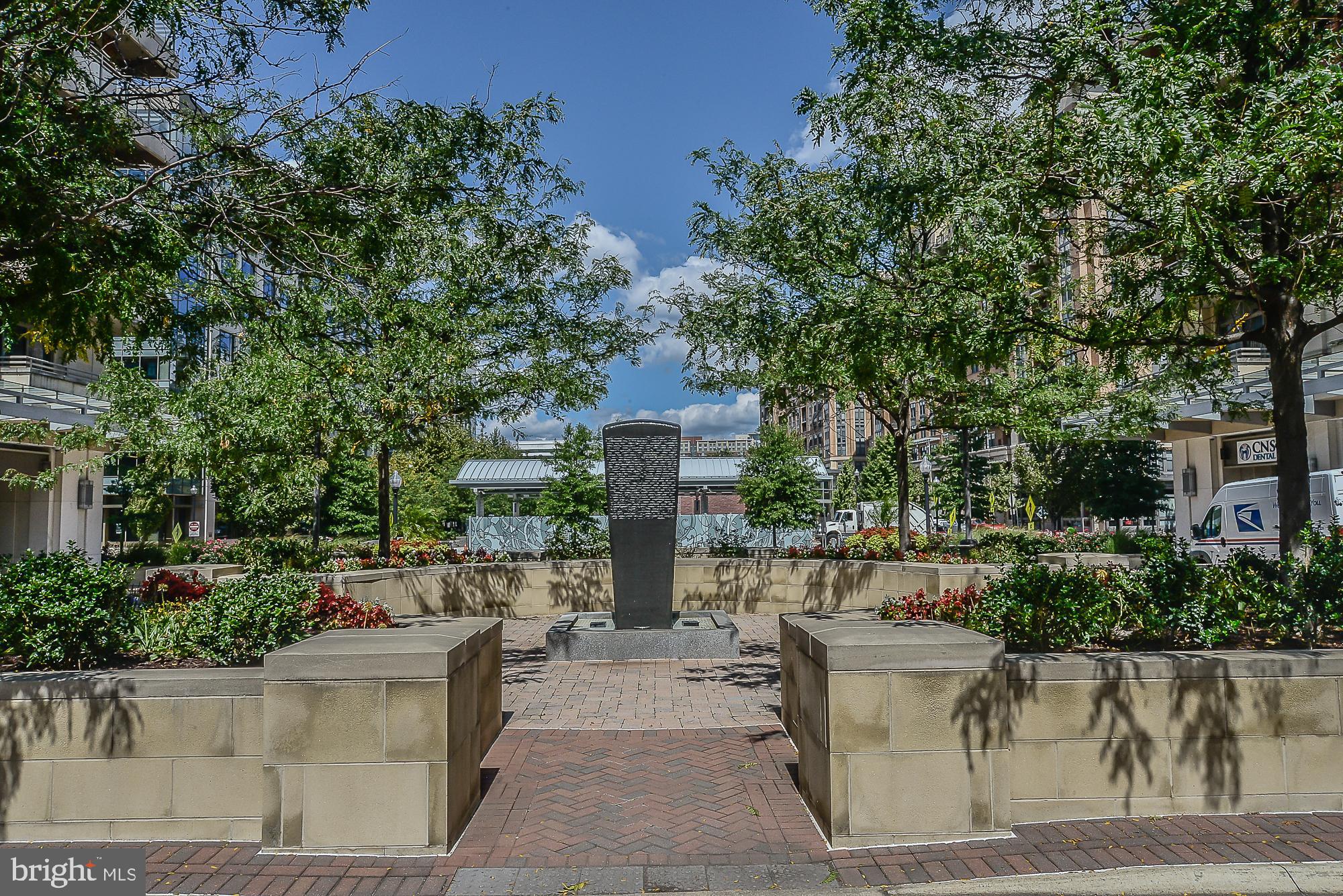 ECLIPSE ON CENTER PARK - Residential