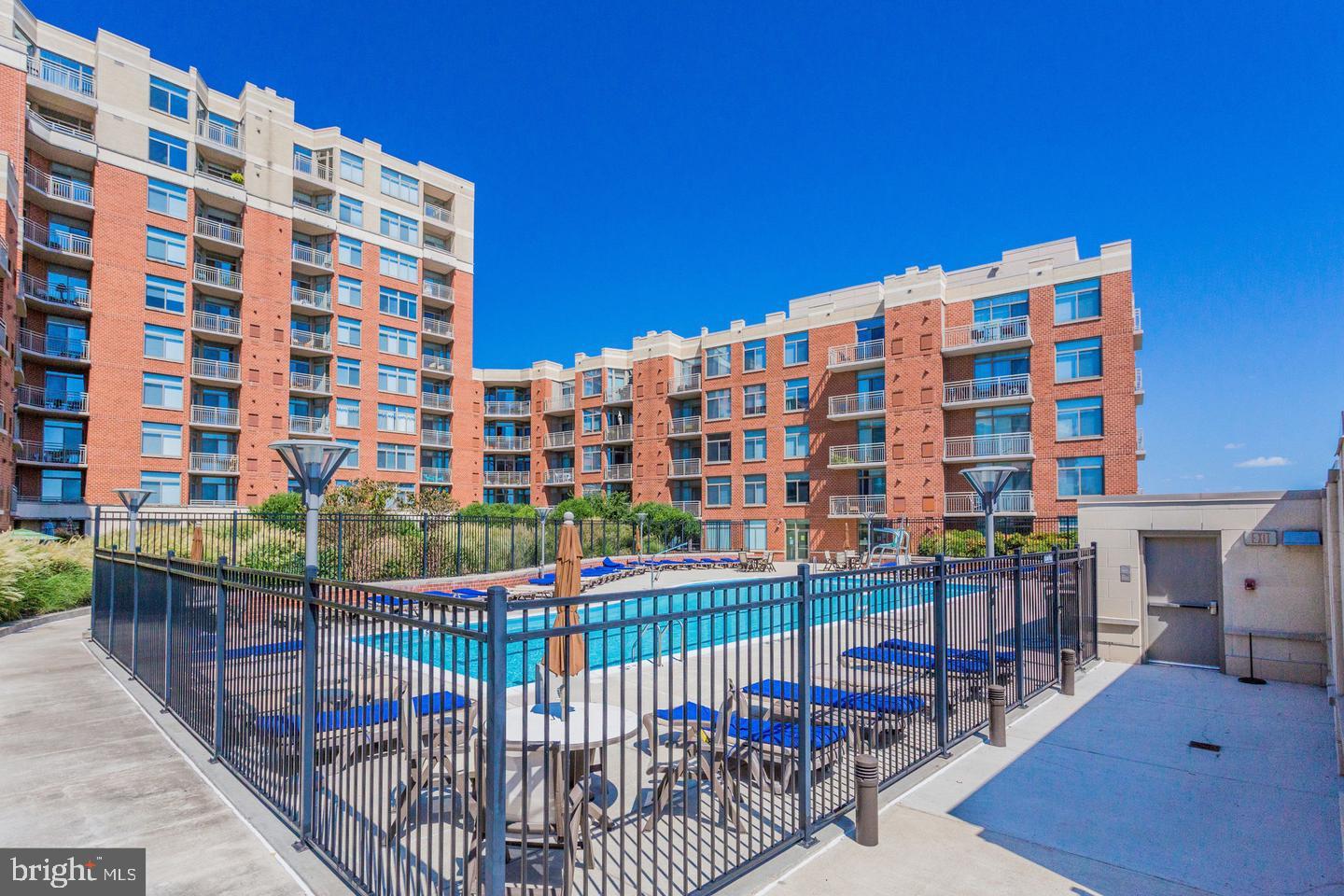 ECLIPSE ON CENTER PARK - Residential