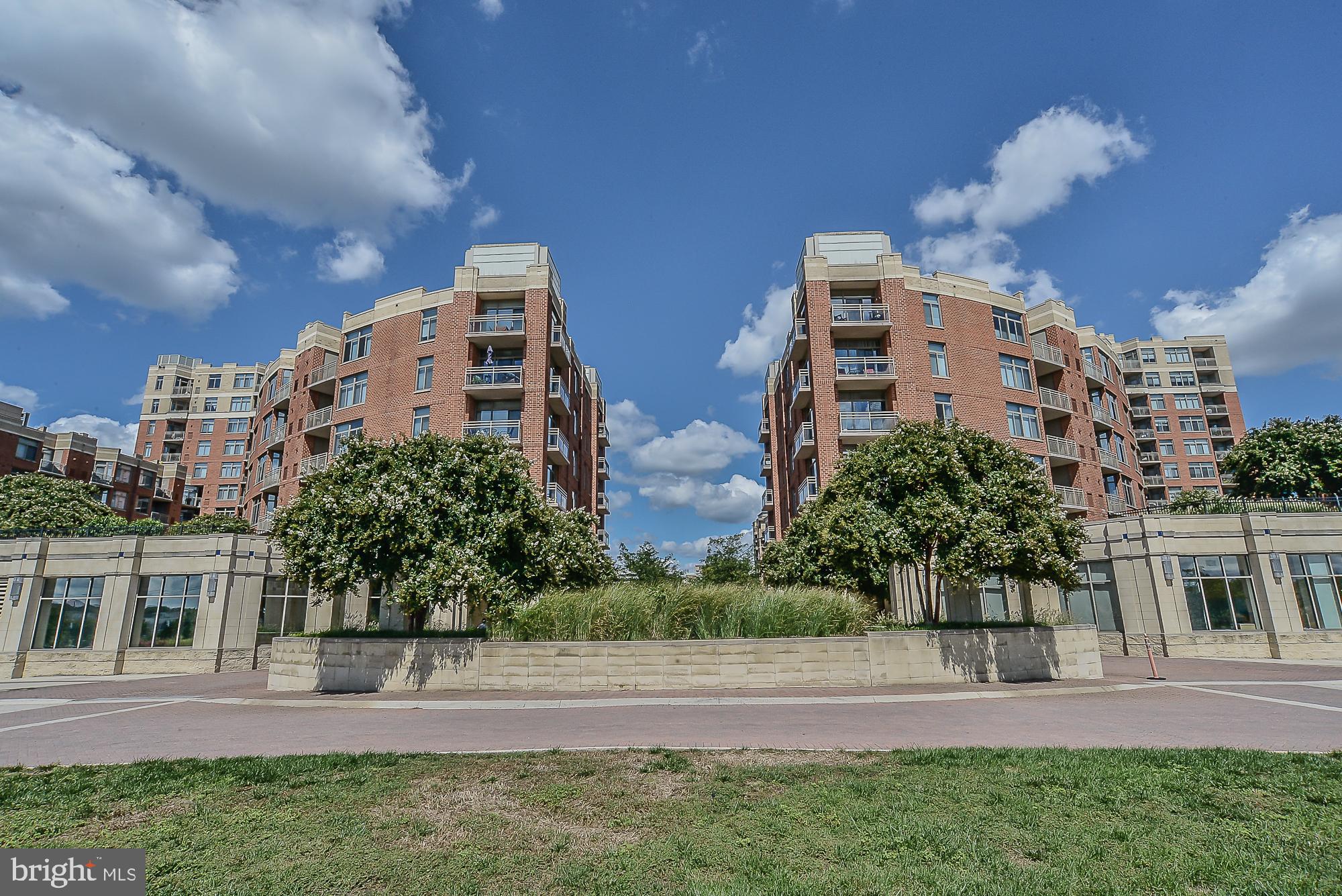 ECLIPSE ON CENTER PARK - Residential