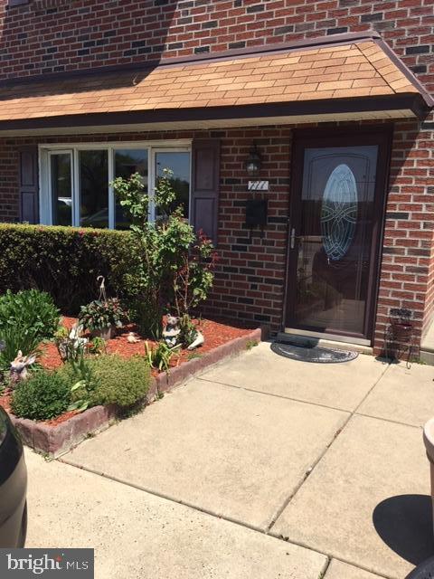 Rent:  VERY nice 1st flr duplex,  all new,  Bustleton area, 2 bdrms 1 bath, 2 car front driveway,  well maintained property-prof landscaped.  Living rm with new bow window,  huge newly updated kitchen with custom- ceramic tile back splash, SS appliances, new refrig,  built in microwave, dishwasher, G disp, stove and lg  dining area,  Updated hall bath, CENTRAL AIR, beautiful new hardwood floors.  New windows t/o, new front door,  nice size private rear yard, 2 large storage closets, laundry room (W&D incl) with outside exit to side yard.  Water is included with rent. Available immediately.   Must have good credit, no pets.  Great location - close to everything.  Food mkt, gas, schools and restaurants 2 min away.   2 months security and first month's rent required.  Easy to see.
