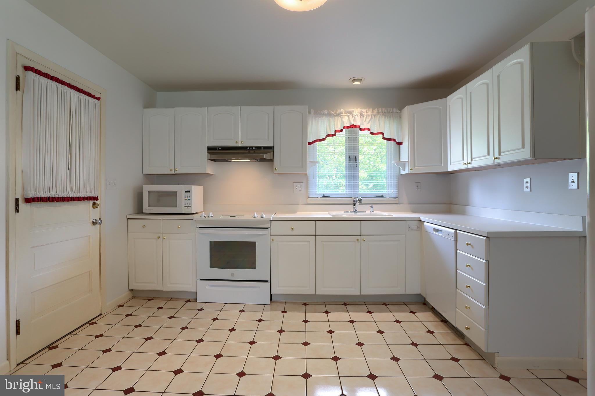 CEDAR CLIFF MANOR - Residential