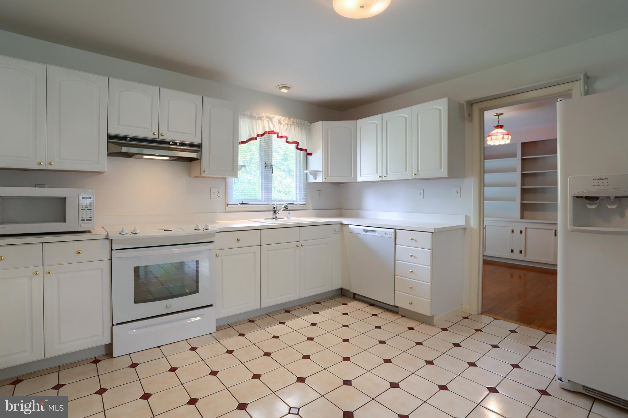 CEDAR CLIFF MANOR - Residential