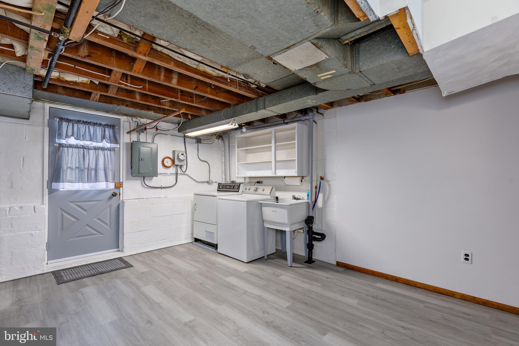 MERRITT HOMES - Residential
