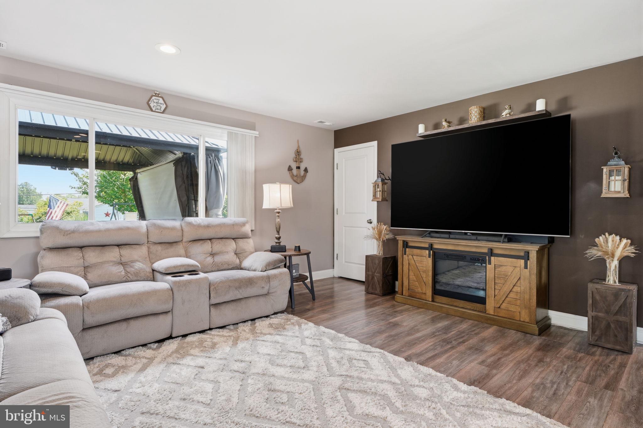 INDIAN CREEK - Residential
