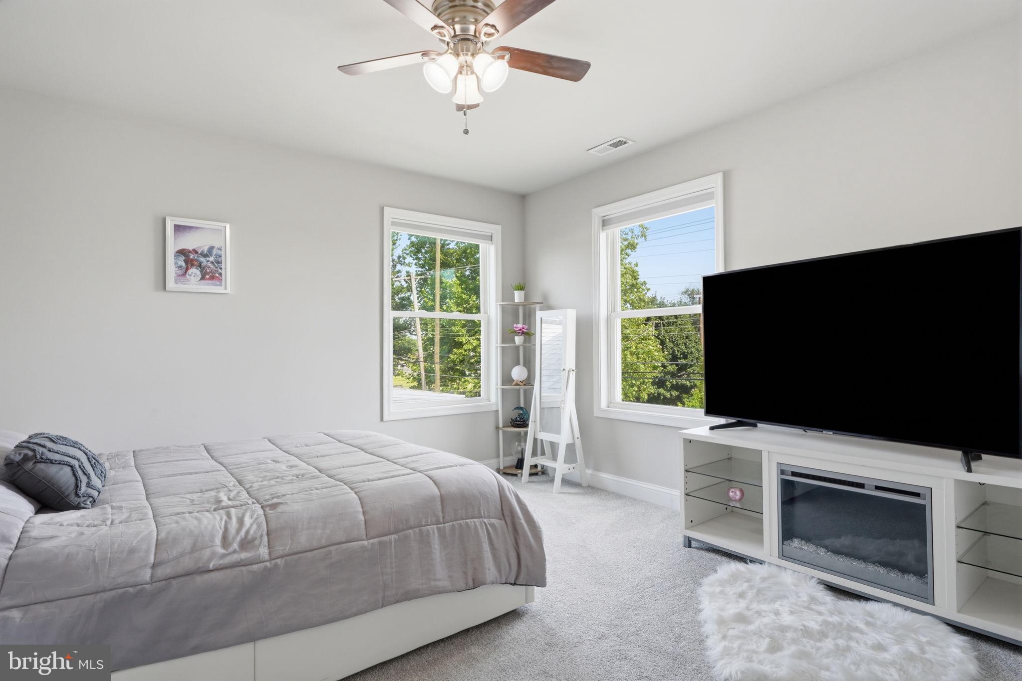 INDIAN CREEK - Residential
