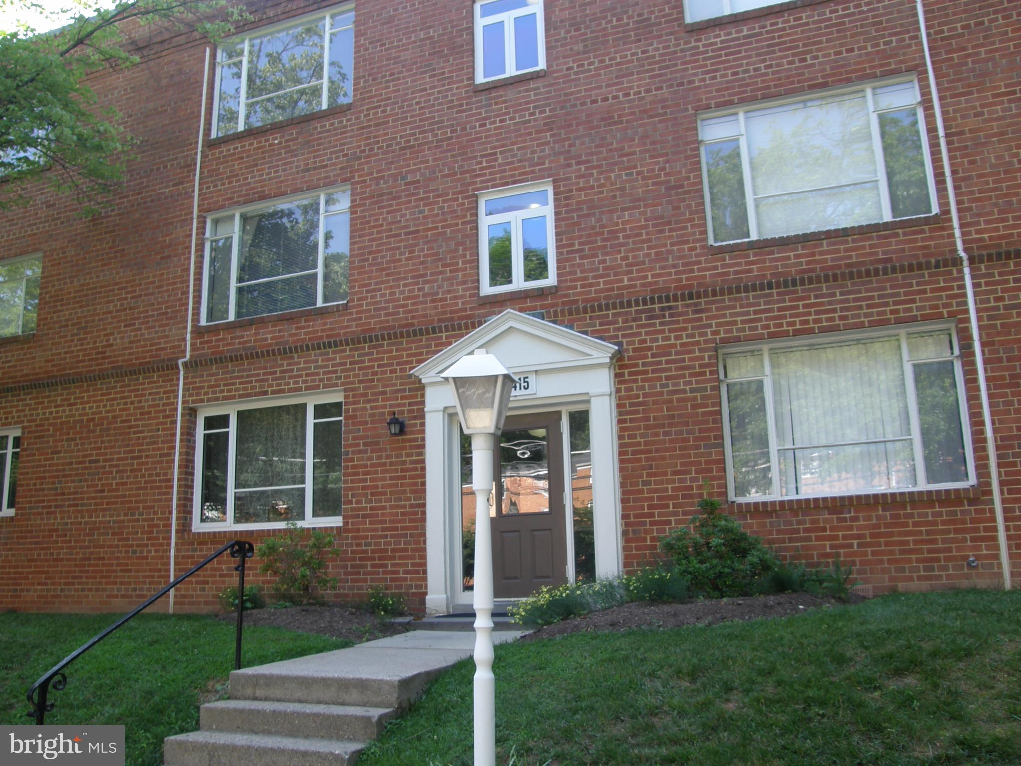 SUNNY TOP FLOOR CONDO WITH 3 EXPOSURES. NICE LIGHT. JUST STEPS TO METRO. LOW RENT INCLUDES UTILITIES (HEAT,AC,ELEC,GAS,W/S), PARKING, STORAGE, AND AMENITIES (POOLS,TENNIS,CLUBHOUSES, BALL FIELD, PLAYGROUND, PICNIC AREA) GREAT BETHESDA LOCATION AT METRO AND BELTWAY. NEAR NIH AND WALTER REED BETHESDA MEDICAL.