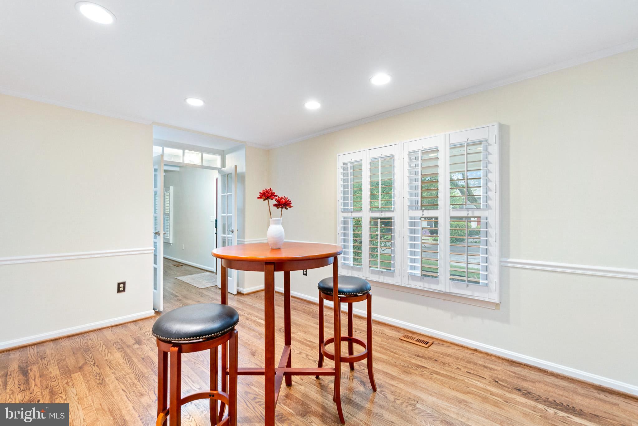 WILLIAMSBURG VILLAGE - Residential
