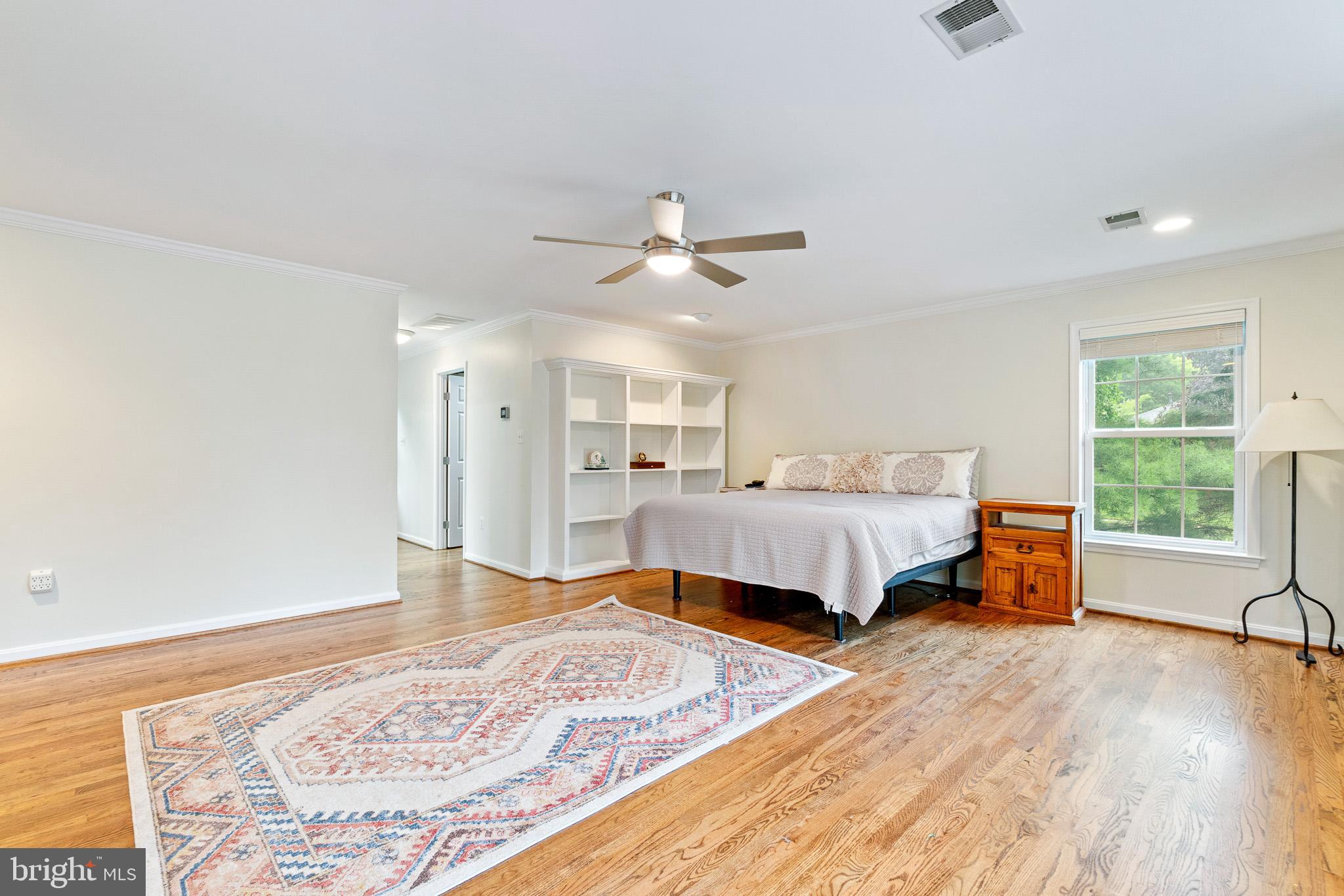 WILLIAMSBURG VILLAGE - Residential