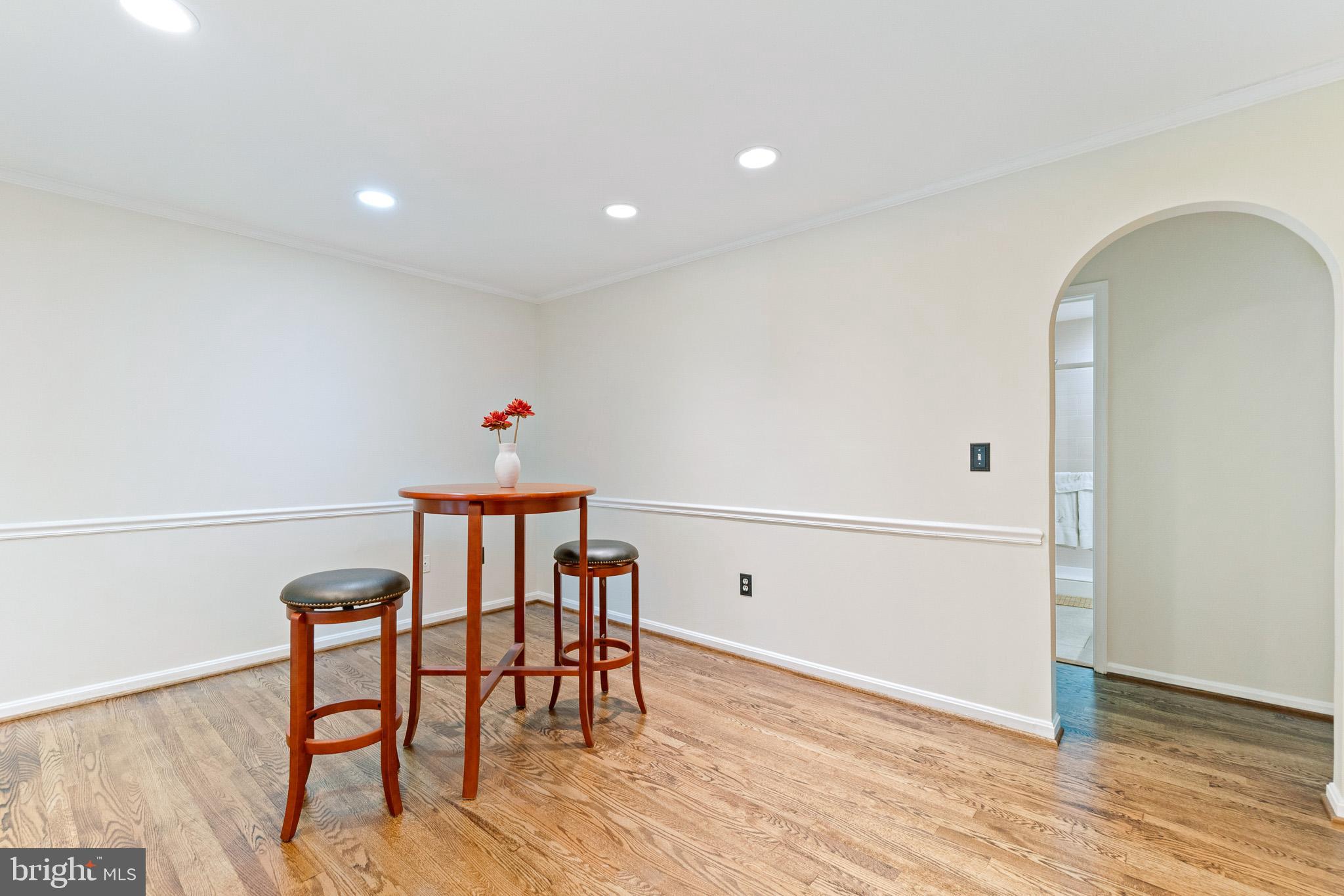 WILLIAMSBURG VILLAGE - Residential
