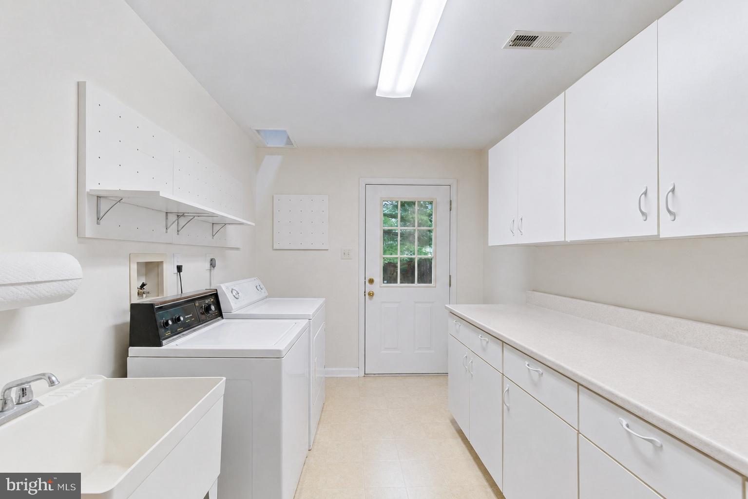 WILLIAMSBURG VILLAGE - Residential