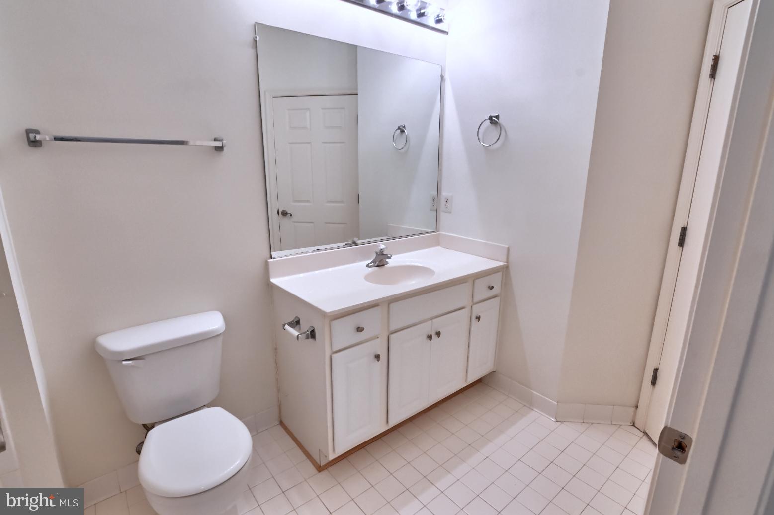 COMMONS ON POTOMAC SQUARE - Residential