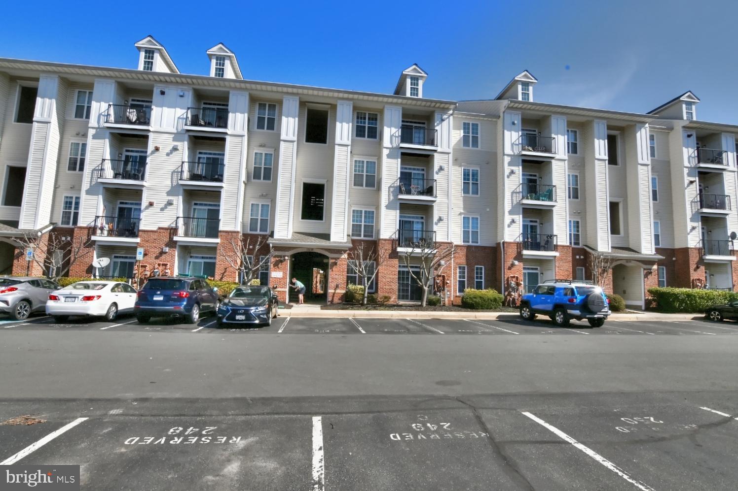 COMMONS ON POTOMAC SQUARE - Residential