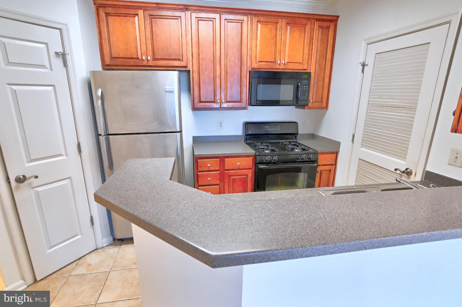COMMONS ON POTOMAC SQUARE - Residential