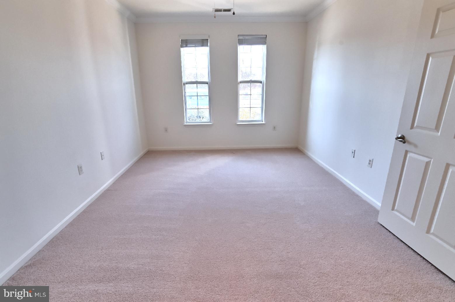 COMMONS ON POTOMAC SQUARE - Residential