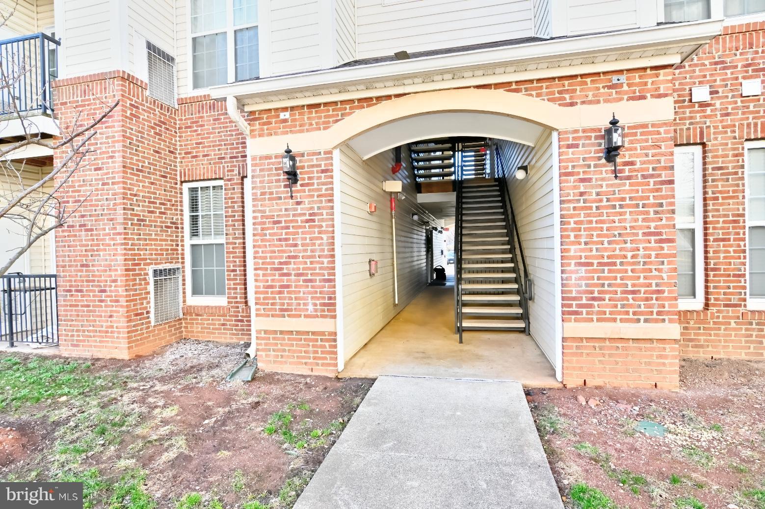 COMMONS ON POTOMAC SQUARE - Residential