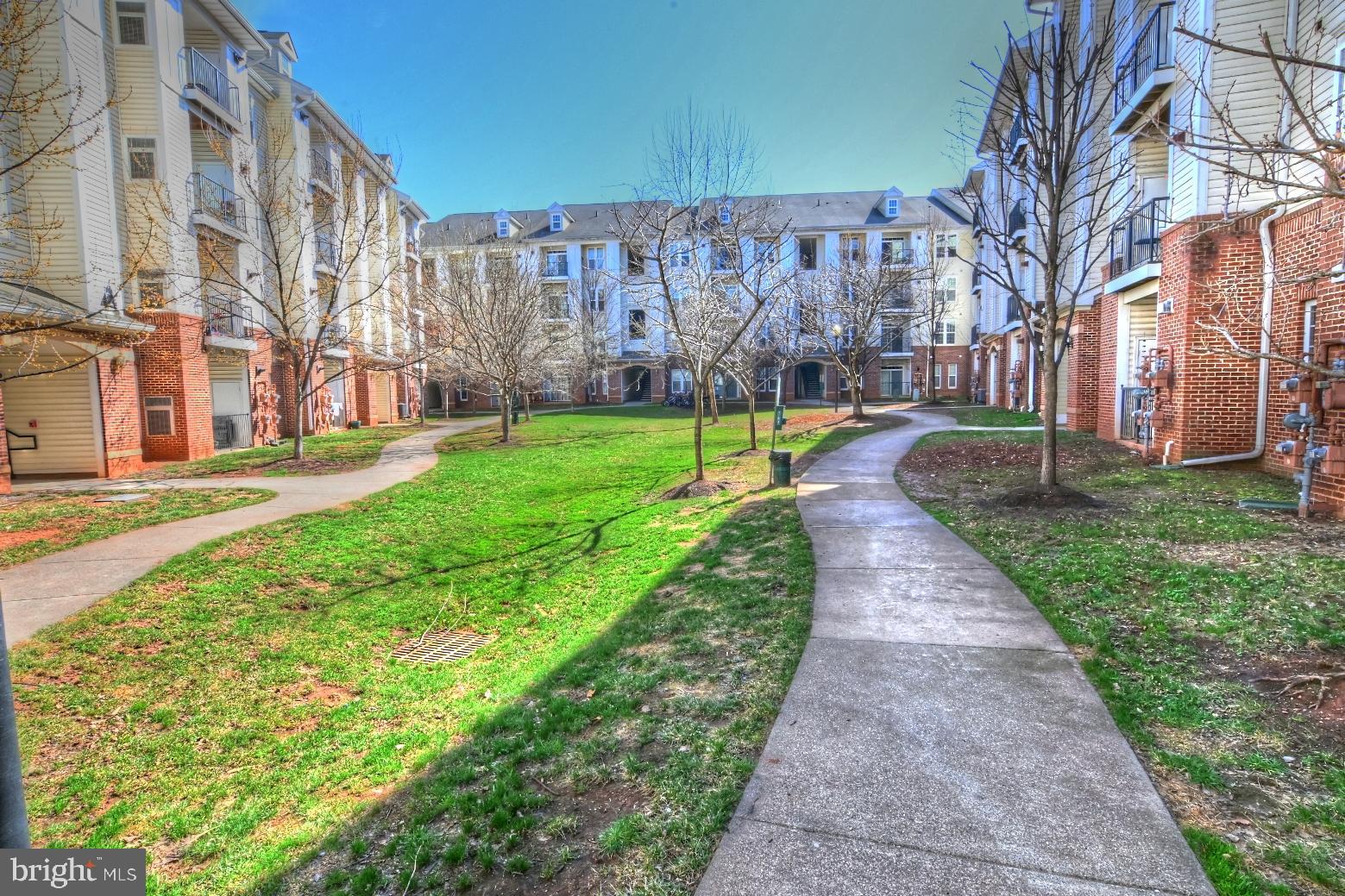 COMMONS ON POTOMAC SQUARE - Residential