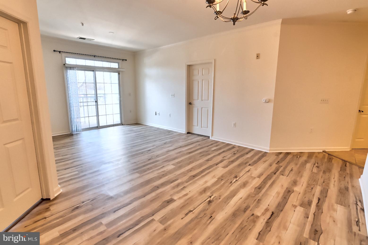COMMONS ON POTOMAC SQUARE - Residential