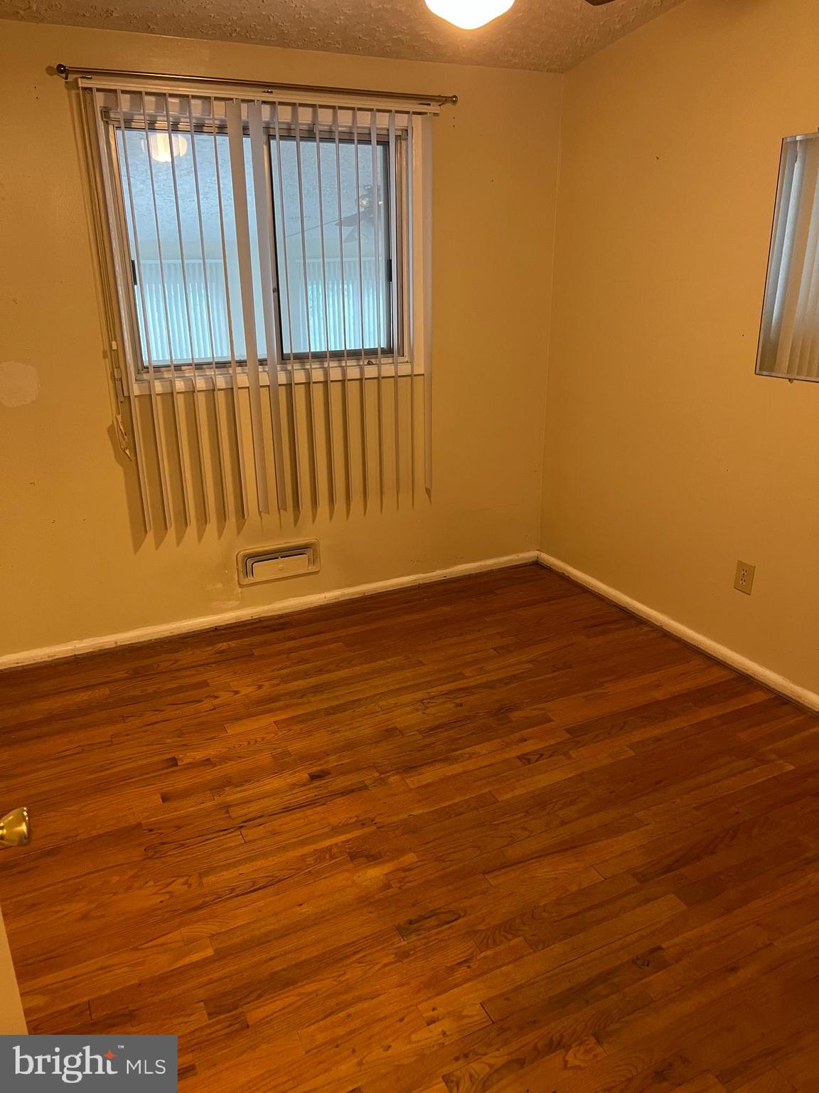 TEN ACRES - Residential