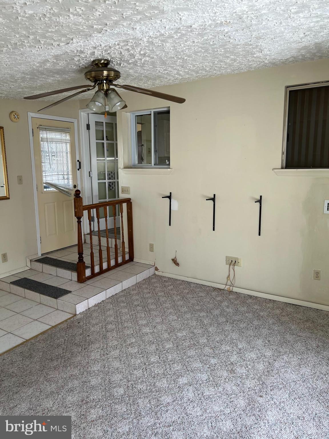 TEN ACRES - Residential