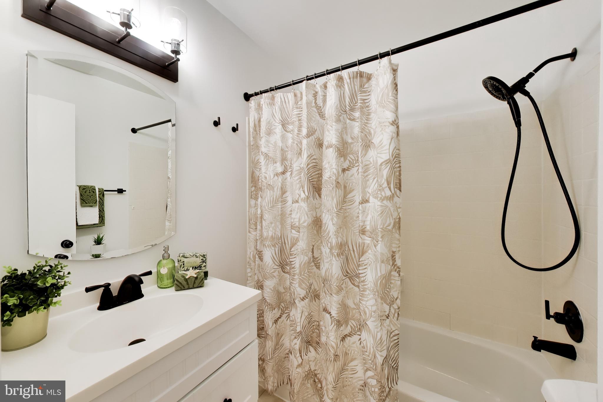 LEE LANDING PARK - Residential