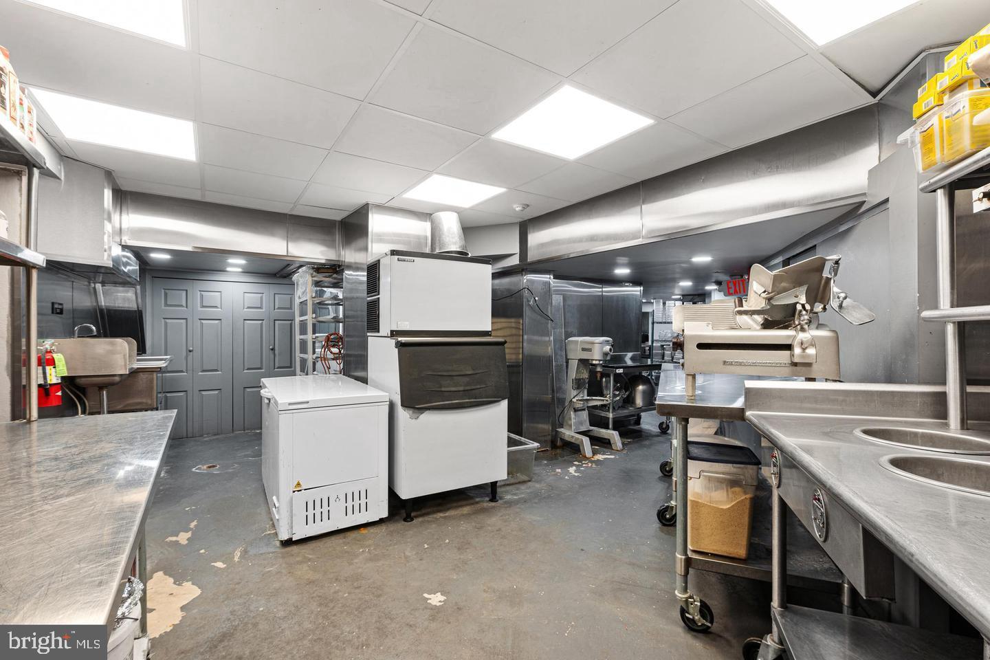 LOWER MOYAMENSING - Commercial Sale