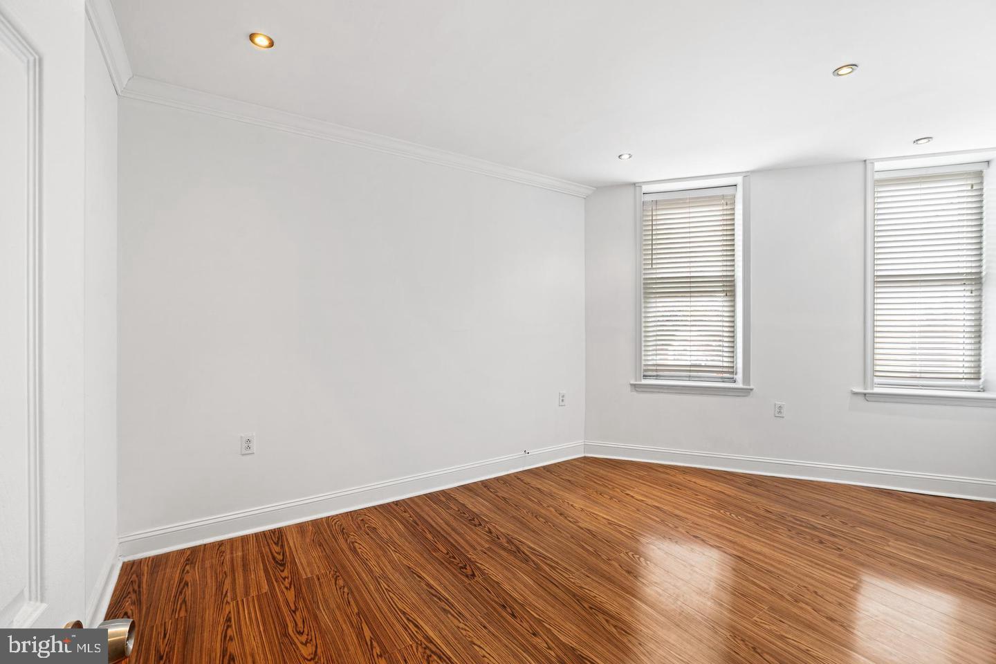 LOWER MOYAMENSING - Commercial Sale