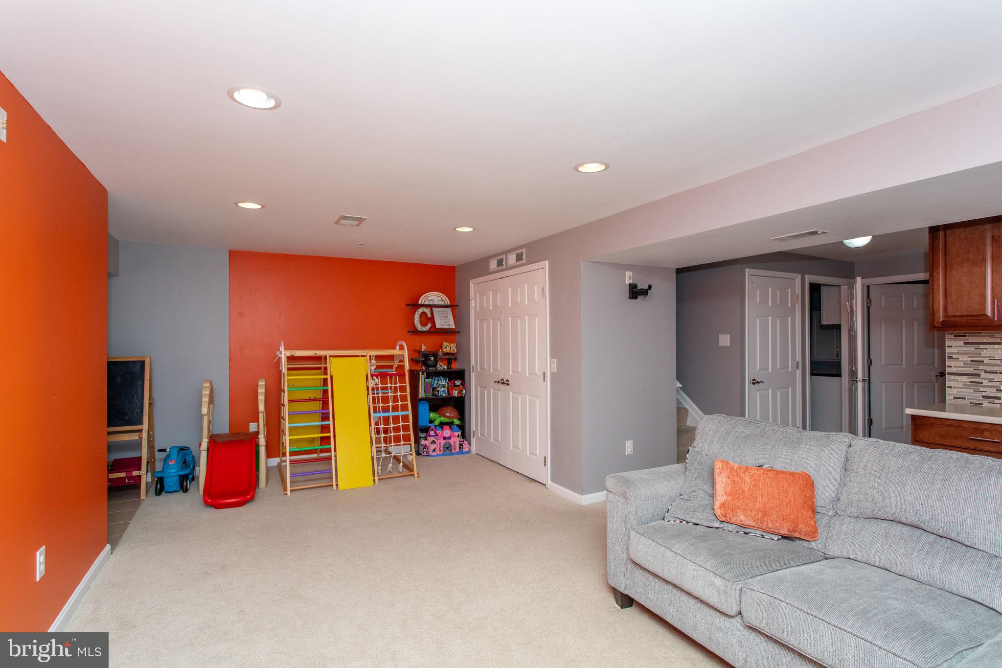 OAK TREE LANDING - Residential