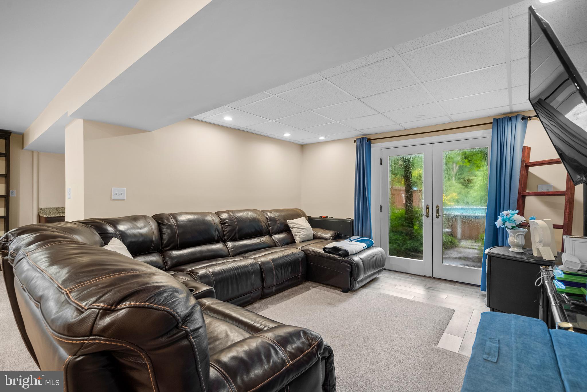 HALLMARK - Residential