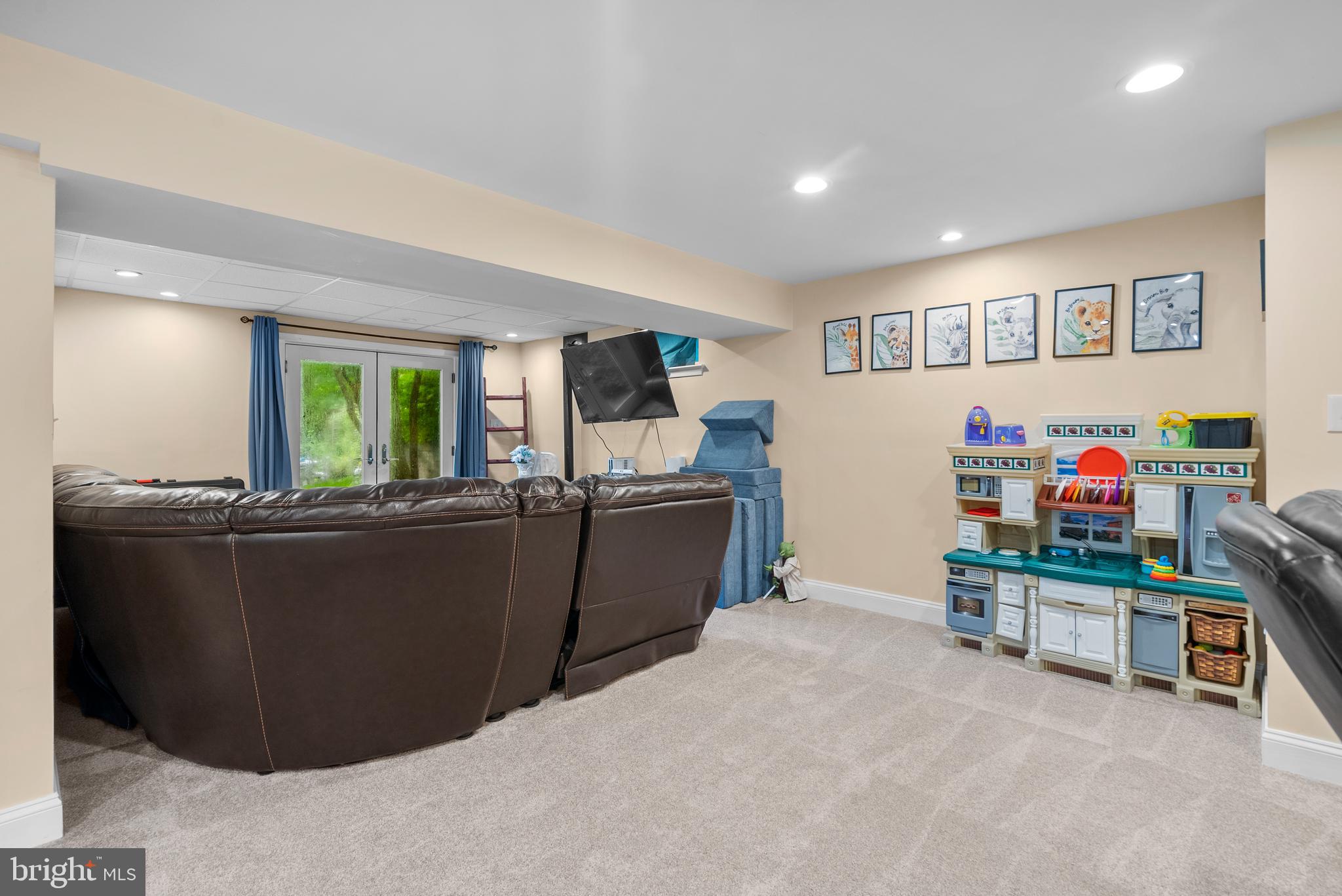 HALLMARK - Residential