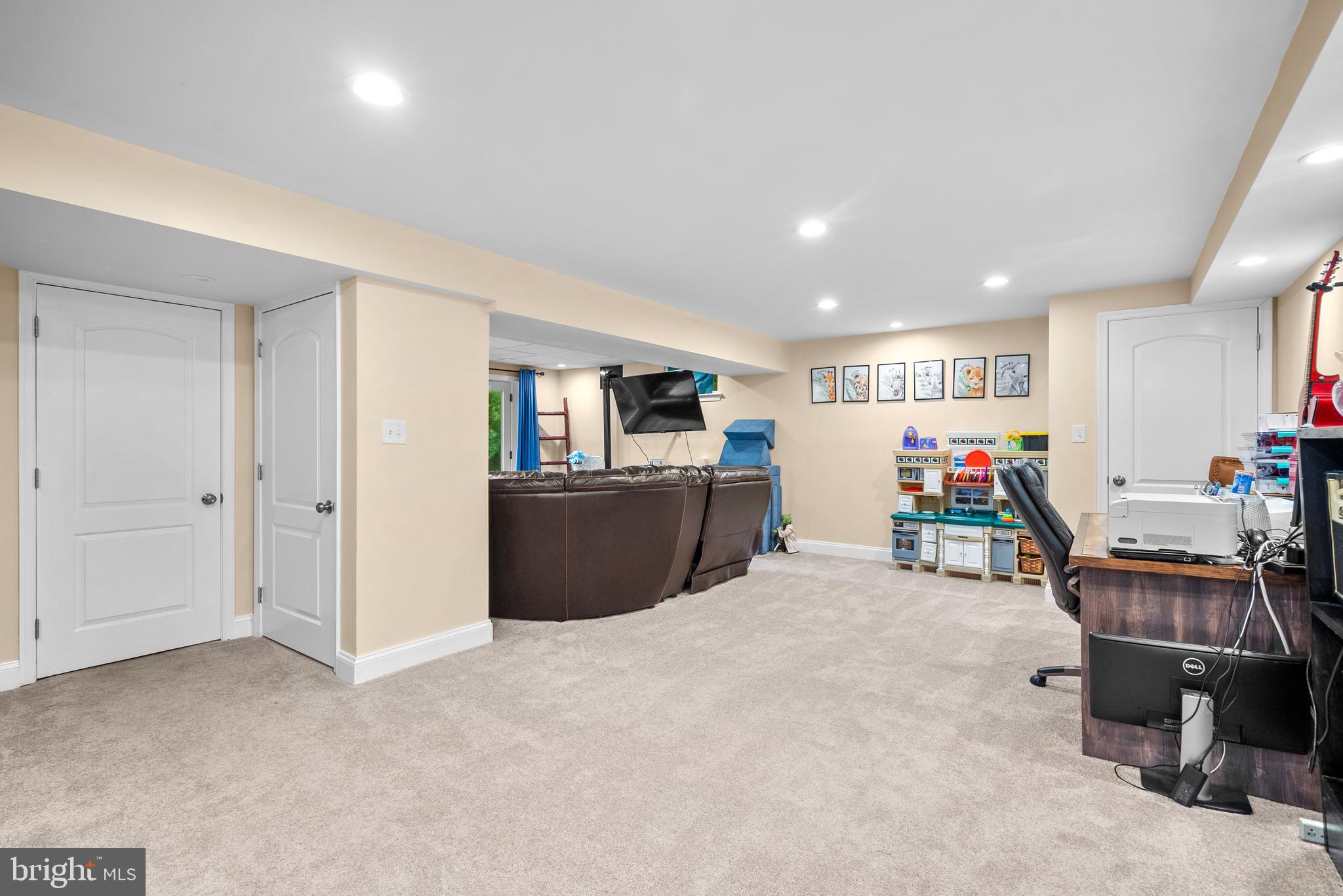 HALLMARK - Residential