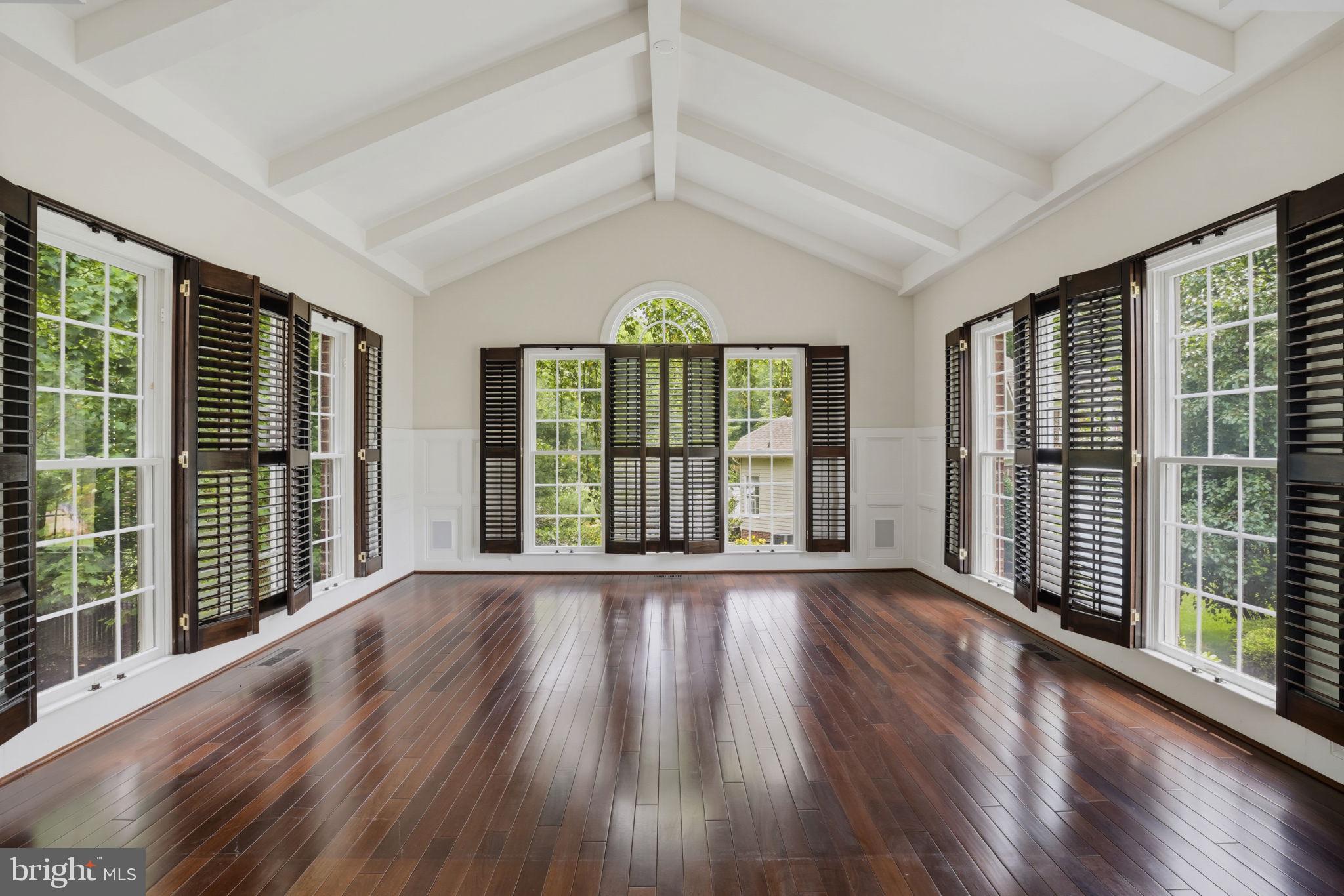 SOUTH RIVER COLONY - Residential