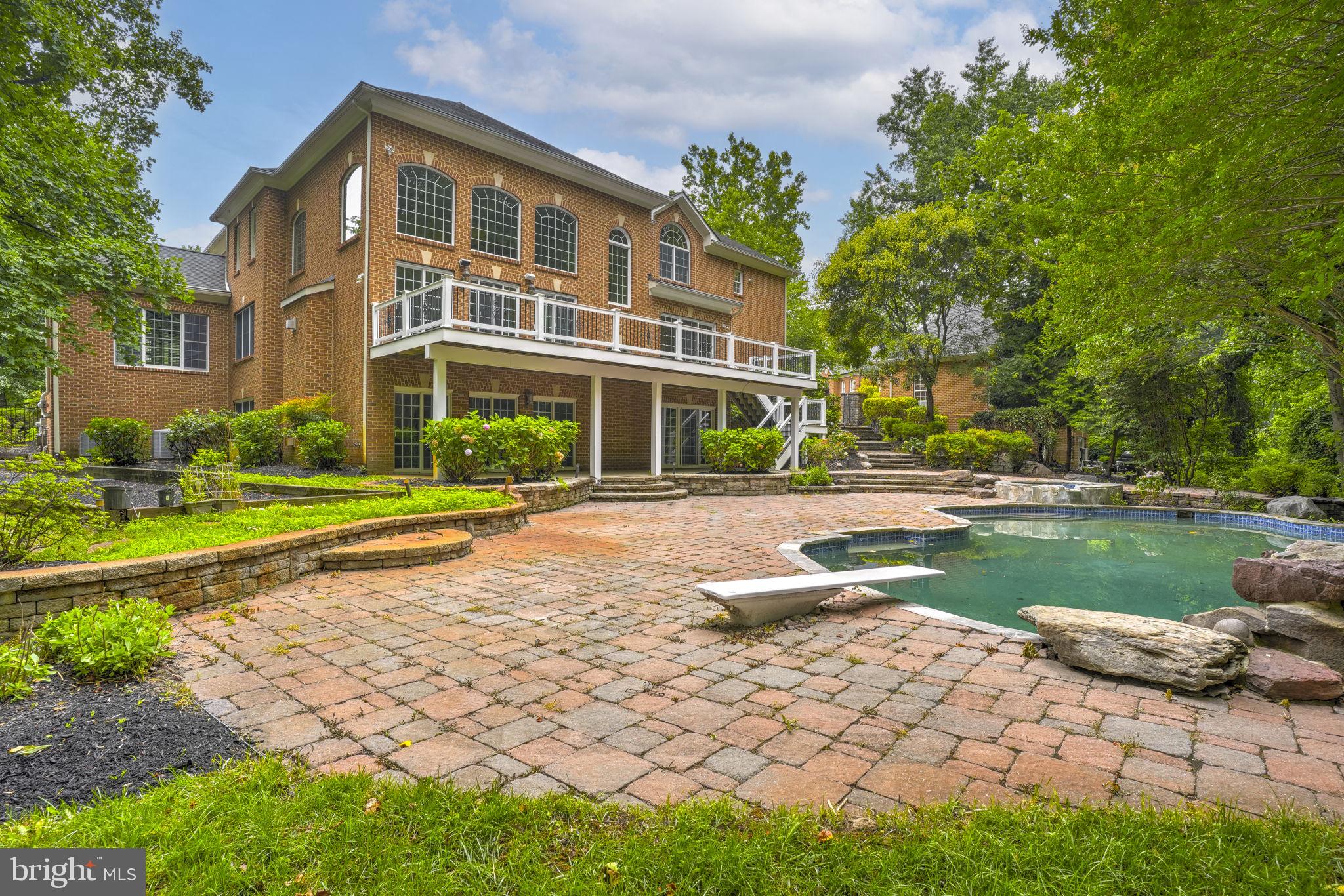 SOUTH RIVER COLONY - Residential