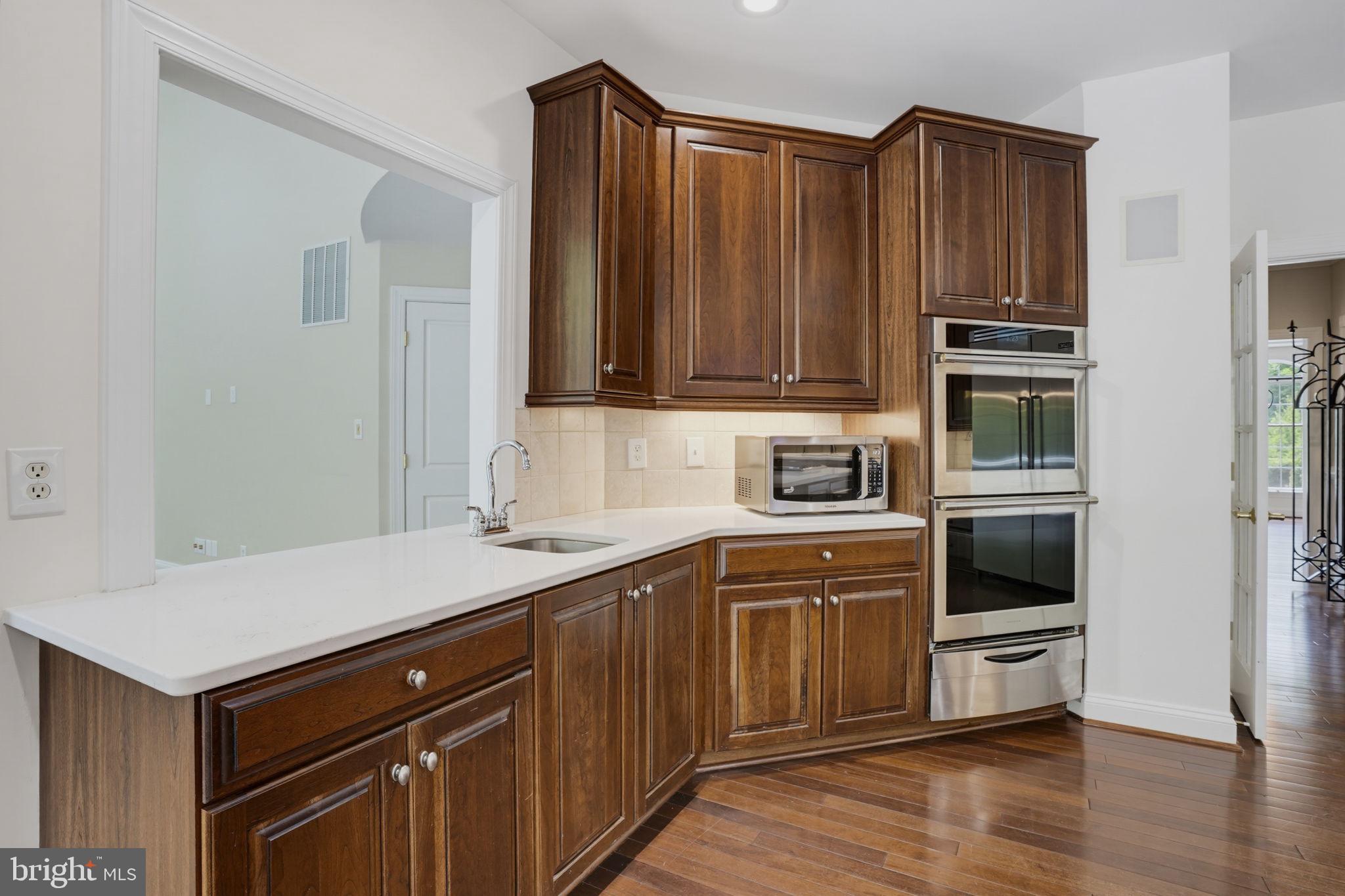 SOUTH RIVER COLONY - Residential