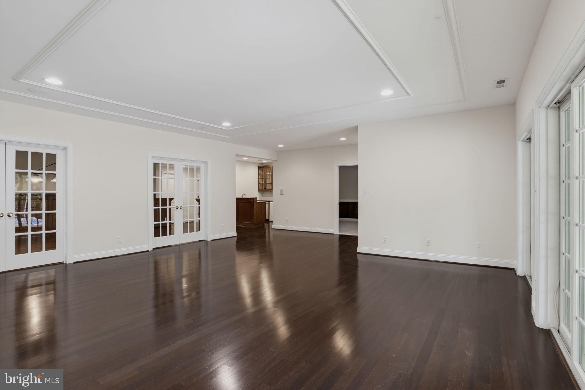 SOUTH RIVER COLONY - Residential