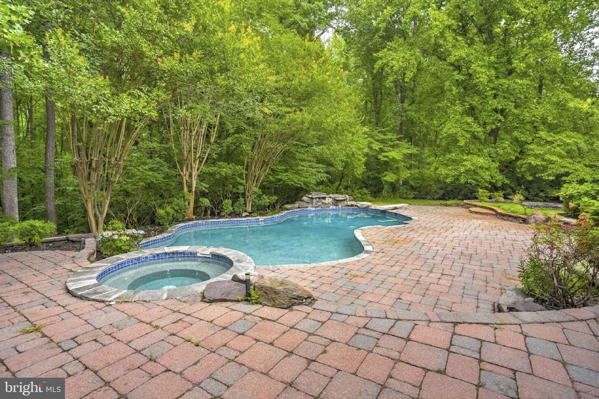 SOUTH RIVER COLONY - Residential