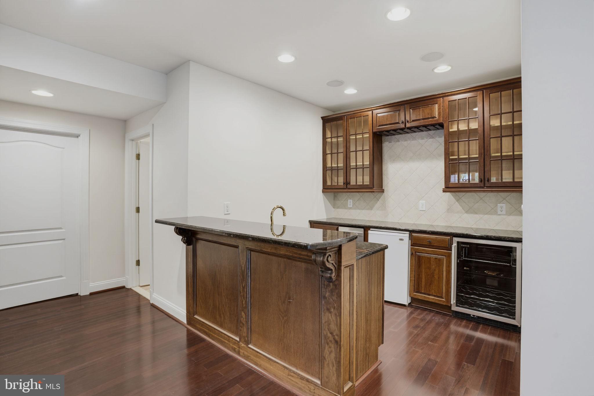 SOUTH RIVER COLONY - Residential