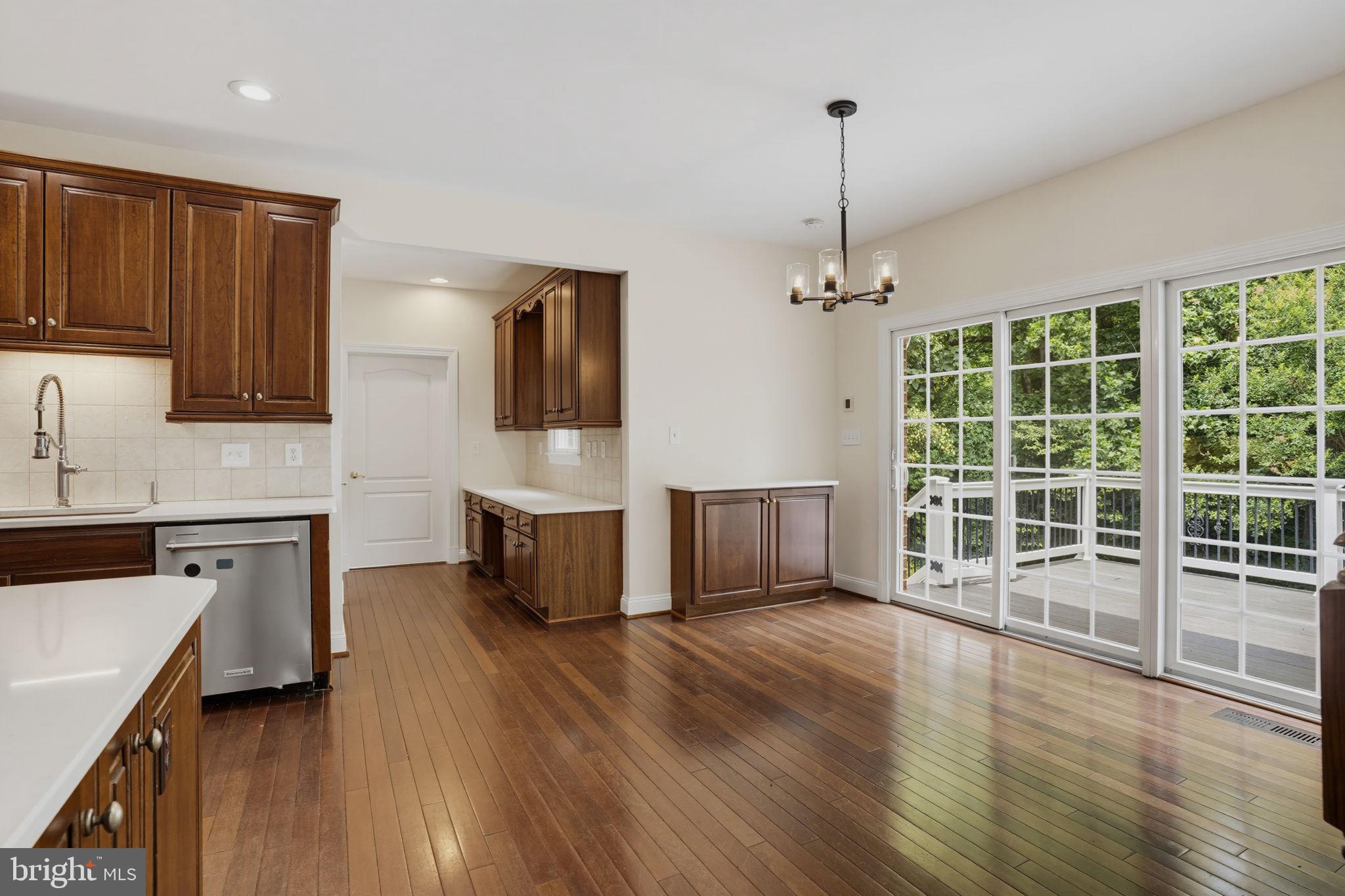 SOUTH RIVER COLONY - Residential