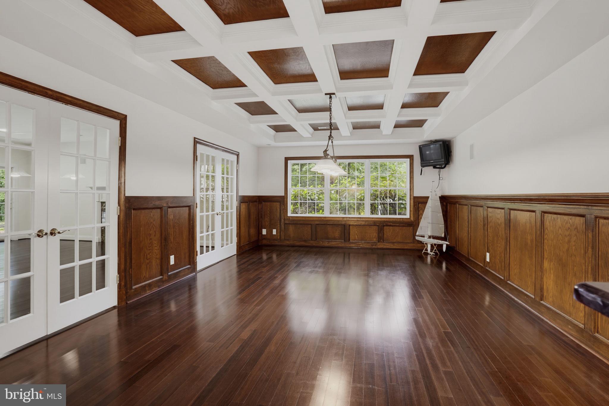 SOUTH RIVER COLONY - Residential