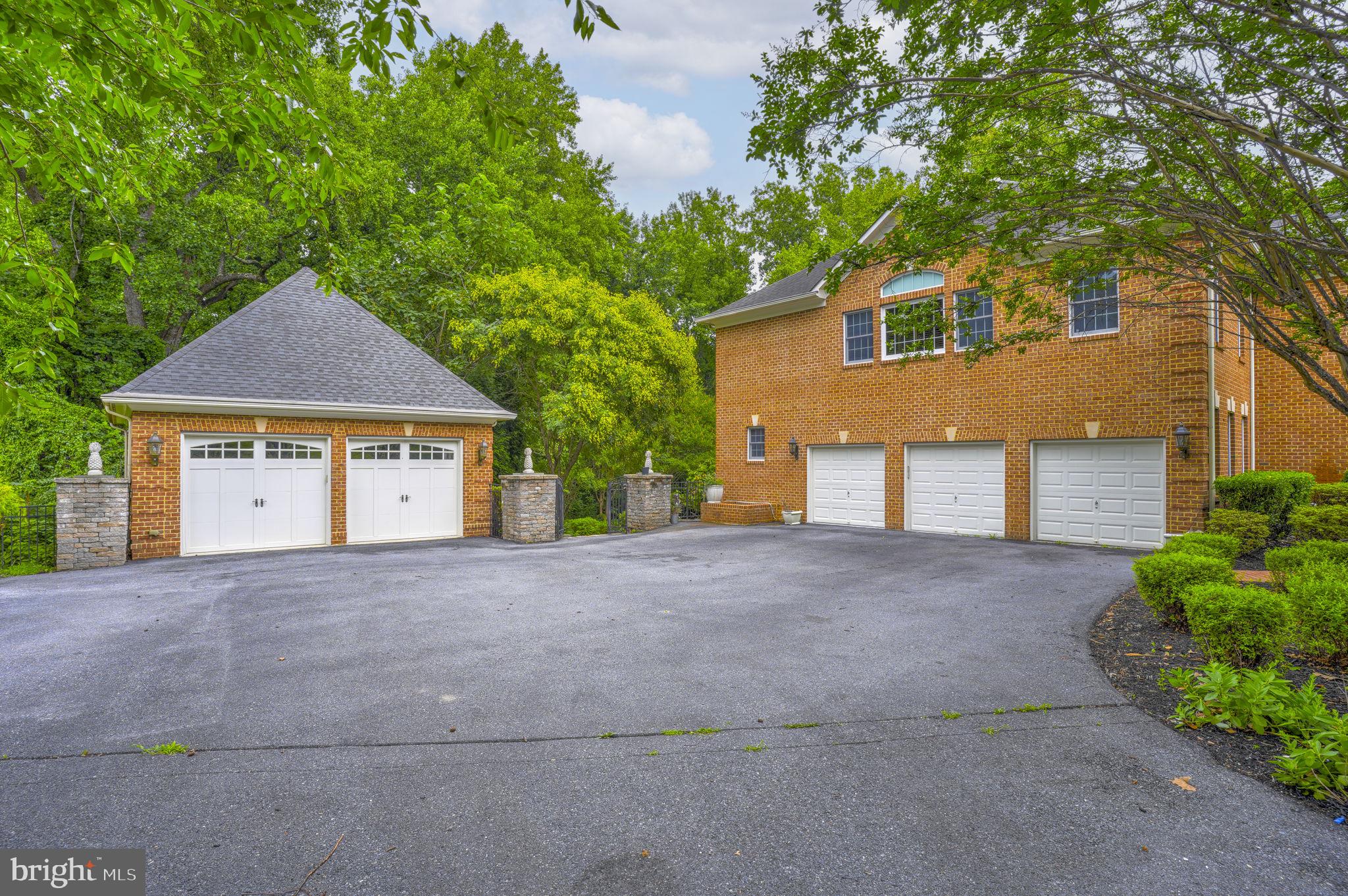 SOUTH RIVER COLONY - Residential