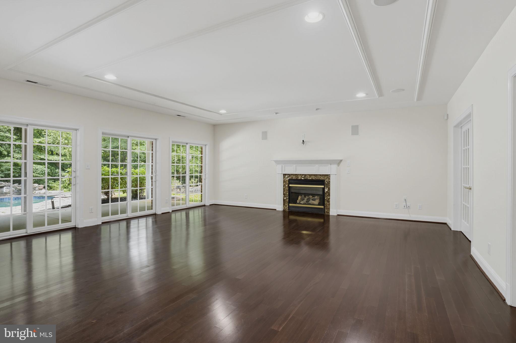 SOUTH RIVER COLONY - Residential